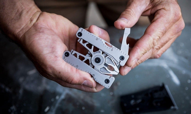 Sync II Belt Multitool da Cintura by SOG Knives & Multitools